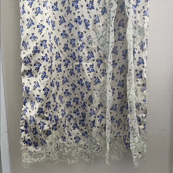 Urban Outfitters Cream and Blue Floral Maxi Dress - Picture 4 of 8